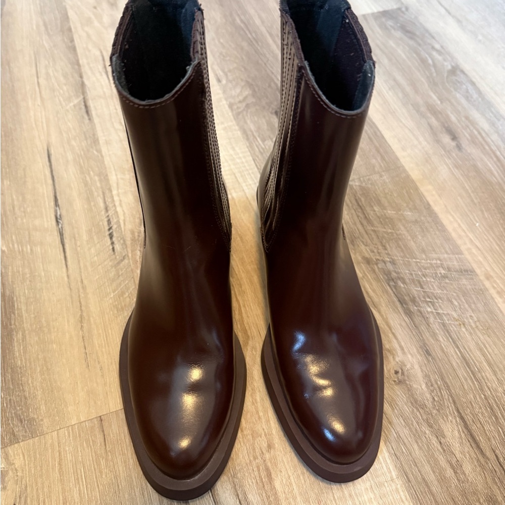 Camper Women’s Pull on Boot. Size 36